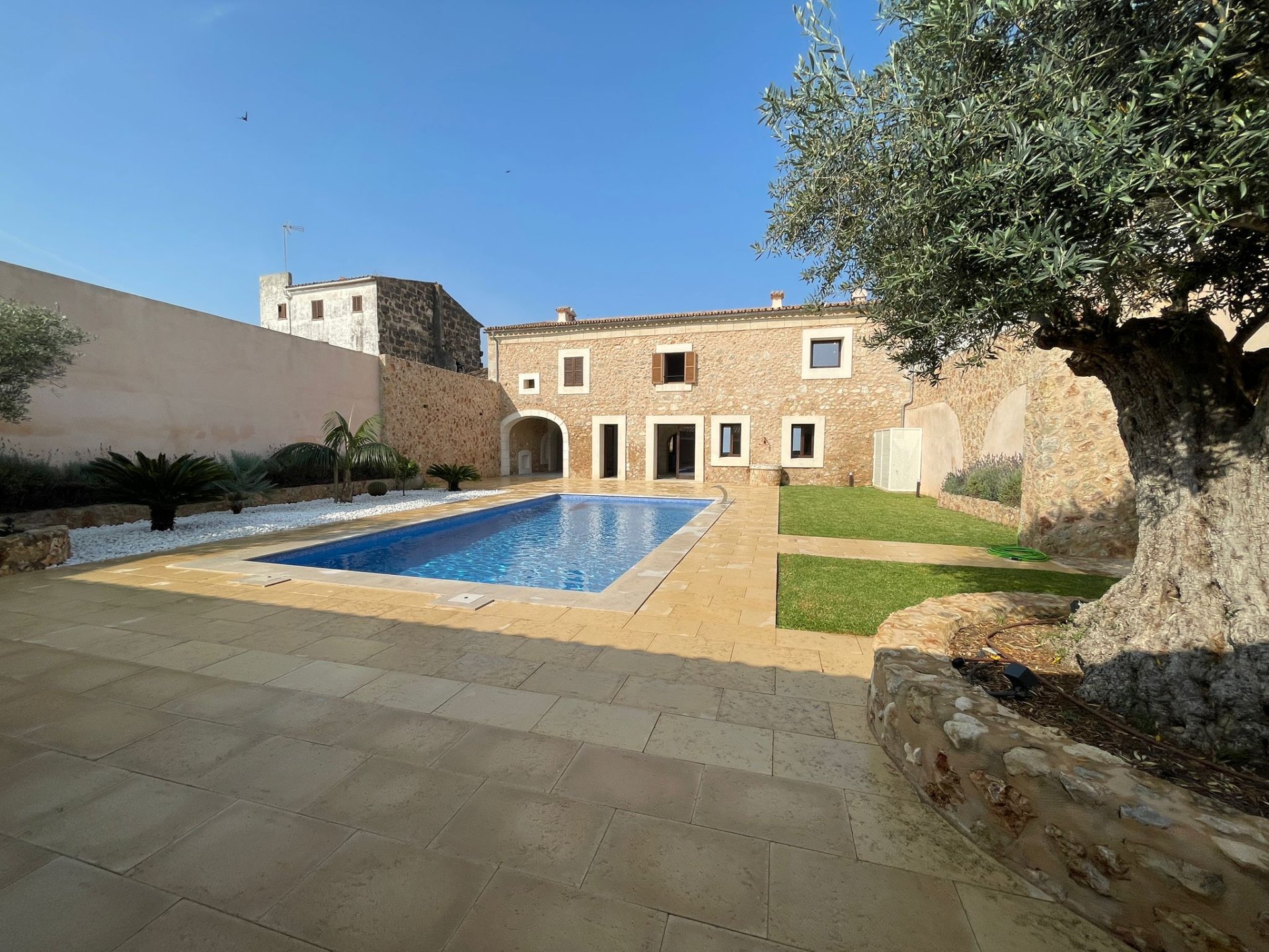 Casa adosada en Sa Pobla, Mallorca, España 5 dormitorios, 484 m2 No. 177313