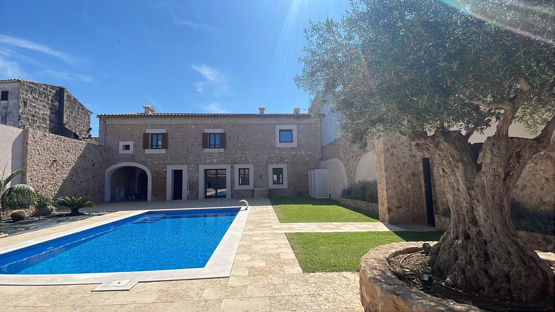 Casa adosada en Sa Pobla, Mallorca, España 5 dormitorios, 484 m2 No. 177313