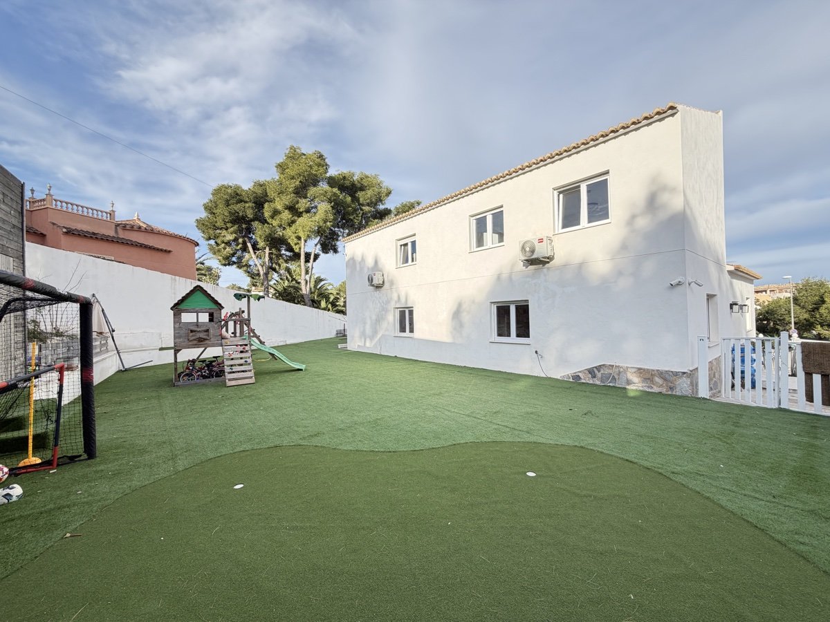 Villa in Villamartin, Alicante, Spanien 6 Schlafzimmer, 240 m2 Nr. 151517