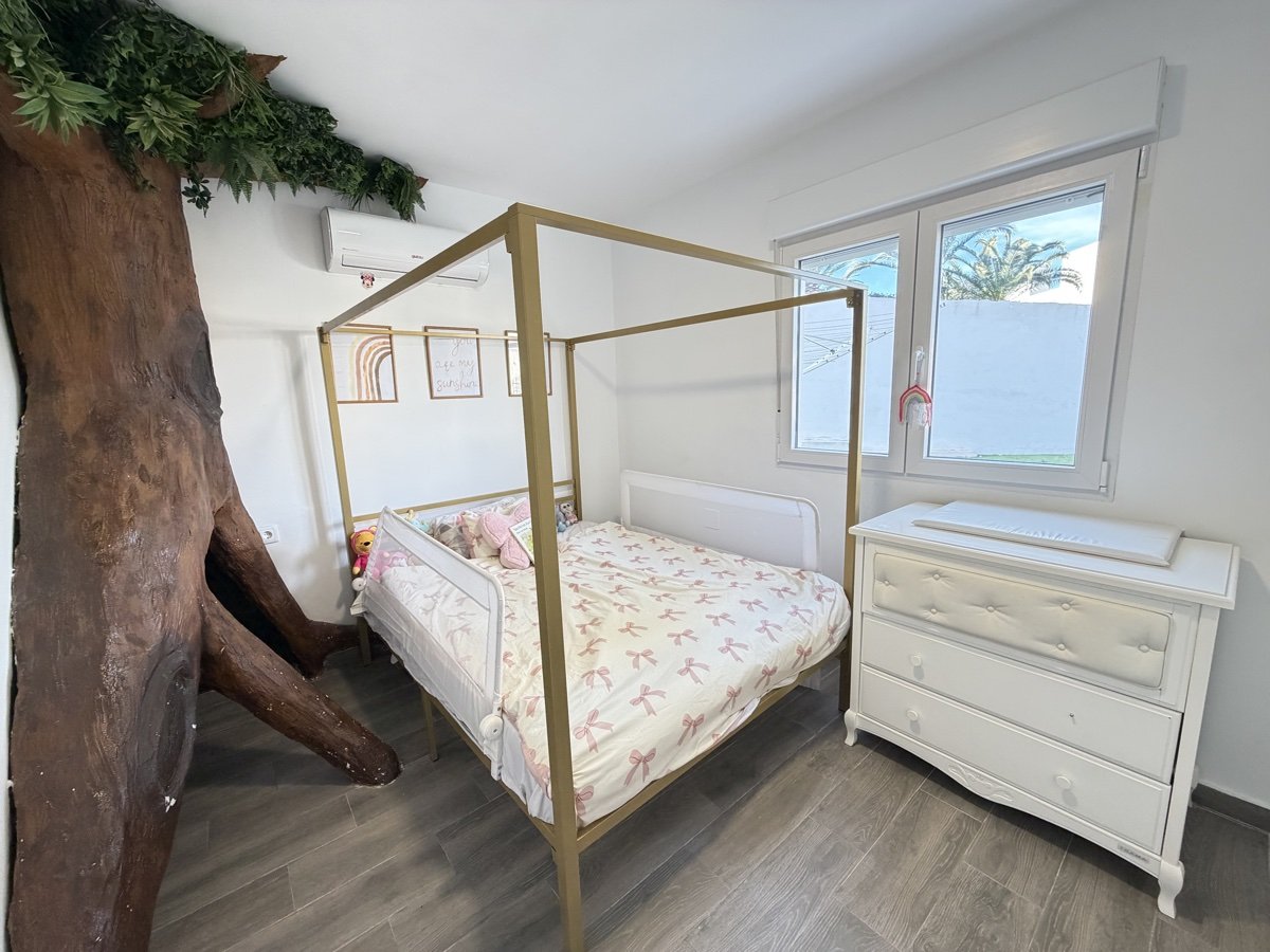 Villa in Villamartin, Alicante, Spanien 6 Schlafzimmer, 240 m2 Nr. 151517