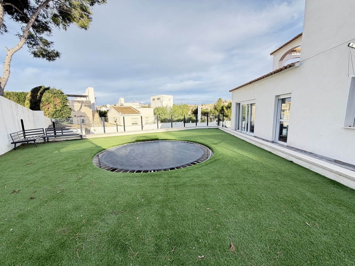 Villa in Villamartin, Alicante, Spanien 6 Schlafzimmer, 240 m2 Nr. 151517