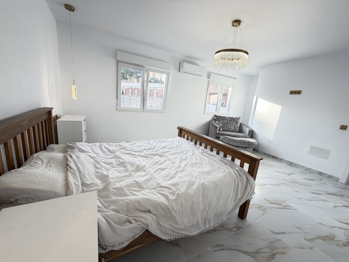 Villa in Villamartin, Alicante, Spanien 6 Schlafzimmer, 240 m2 Nr. 151517