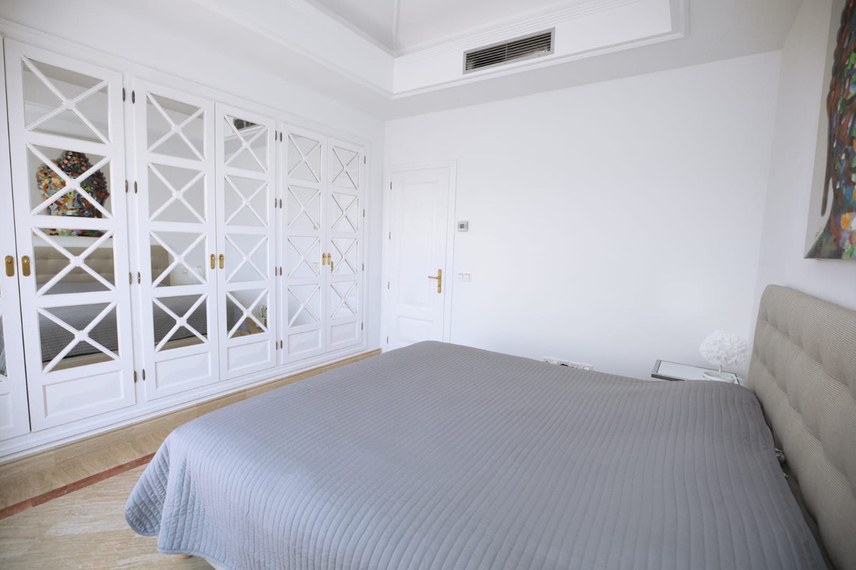 Apartment à Marbella, Malaga, Espagne 3 chambres, 318 m2 No. 133966