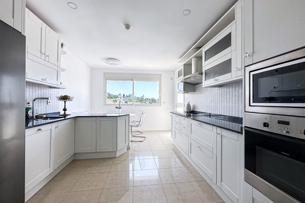 Apartment à Marbella, Malaga, Espagne 3 chambres, 318 m2 No. 133966
