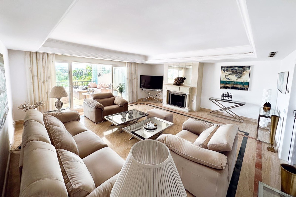 Apartment à Marbella, Malaga, Espagne 3 chambres, 318 m2 No. 133966