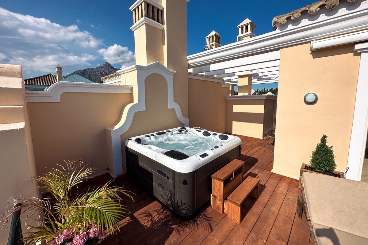 Apartment à Marbella, Malaga, Espagne 3 chambres, 318 m2 No. 133966