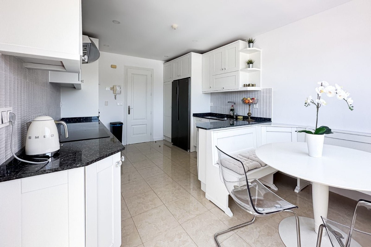Apartment à Marbella, Malaga, Espagne 3 chambres, 318 m2 No. 133966