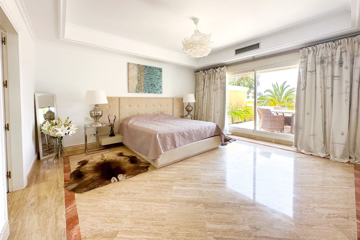 Apartment à Marbella, Malaga, Espagne 3 chambres, 318 m2 No. 133966
