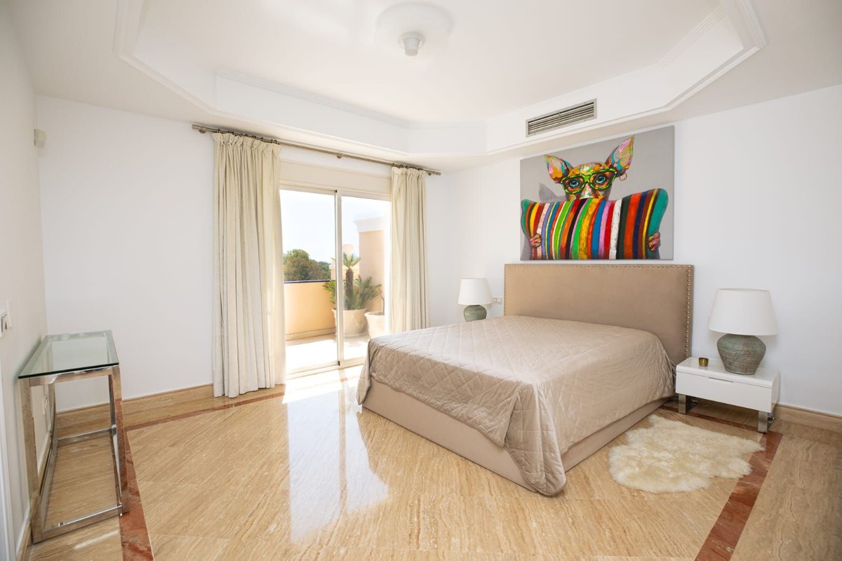 Apartment à Marbella, Malaga, Espagne 3 chambres, 318 m2 No. 133966
