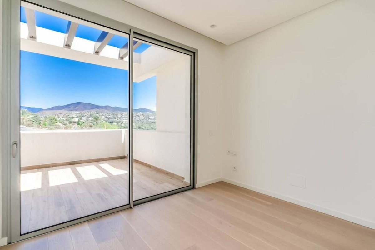 Lägenhet i Benahavis, Malaga, Spanien 4 sovrum, 220 kvm. Nr. 133965