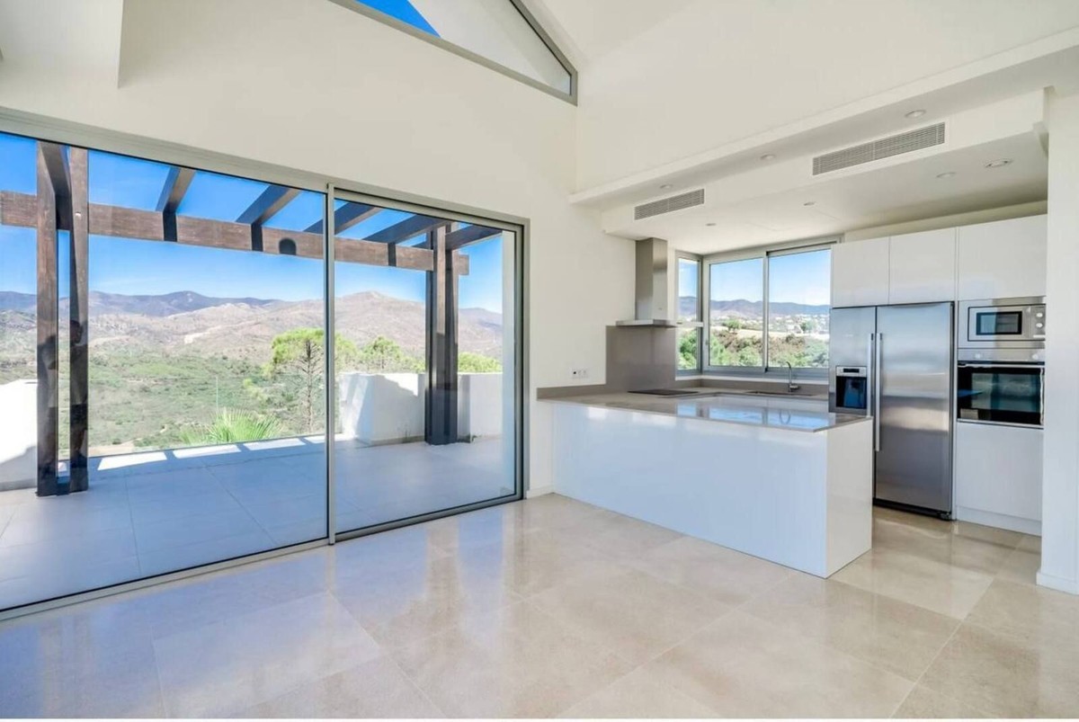 Lägenhet i Benahavis, Malaga, Spanien 4 sovrum, 220 kvm. Nr. 133965