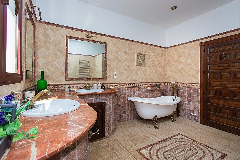 Villa in Punta Prima, Alicante, Spain 4 bedrooms, 243 sq.m. No. 103686