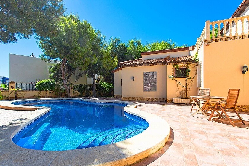 Villa in Punta Prima, Alicante, Spain 4 bedrooms, 243 sq.m. No. 103686