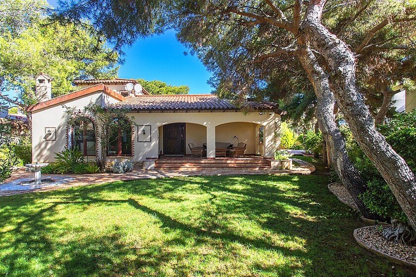 Villa in Punta Prima, Alicante, Spain 4 bedrooms, 243 sq.m. No. 103686