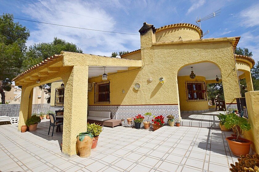 Villa à Villamartin, Alicante, Espagne 6 chambres, 250 m2 No. 103685