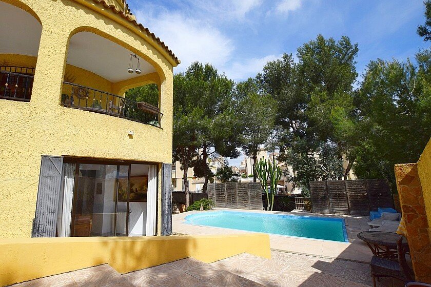 Villa à Villamartin, Alicante, Espagne 6 chambres, 250 m2 No. 103685