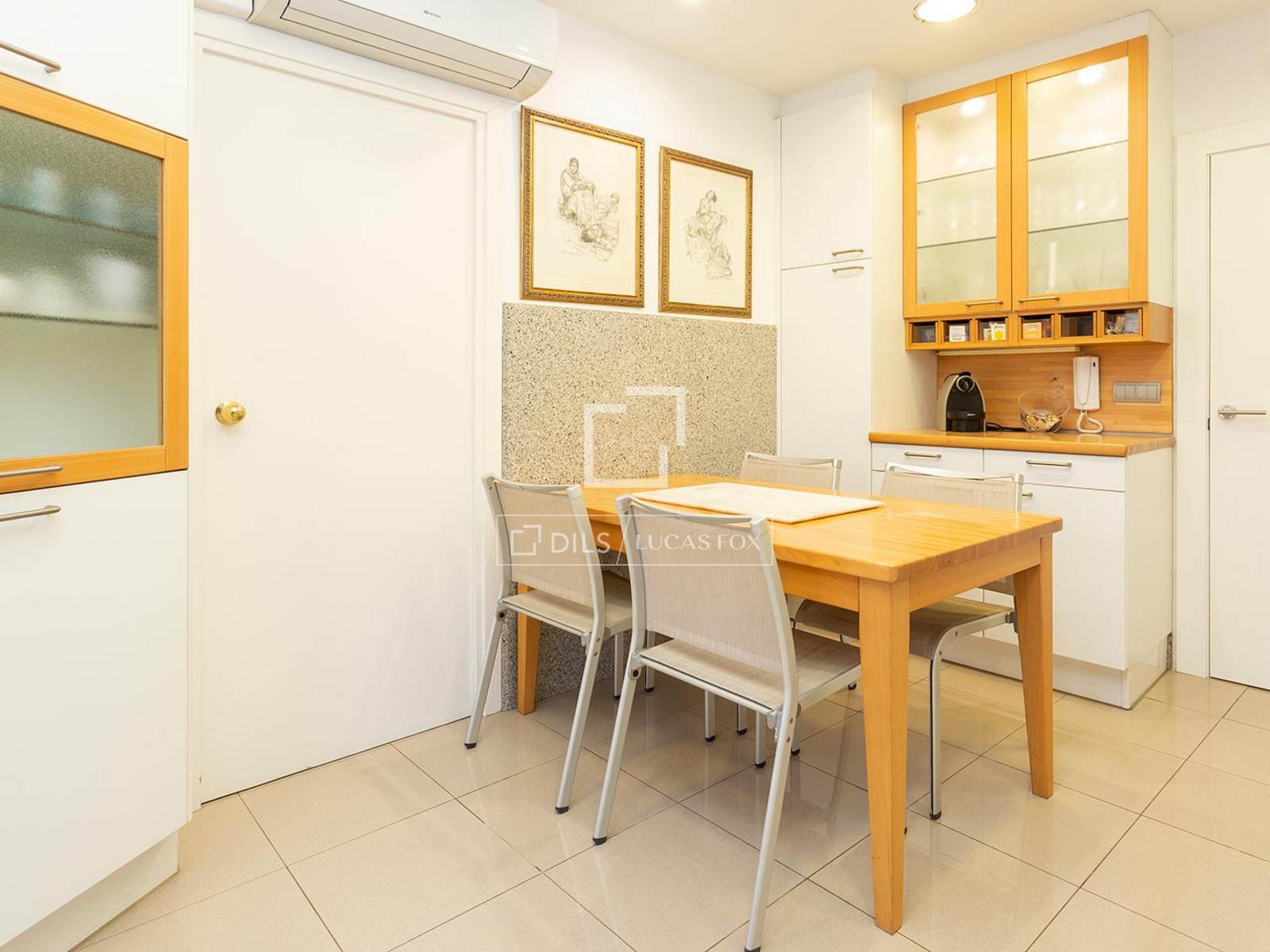 Apartamento en Barcelona, España 5 dormitorios, 204 m2 No. 192759