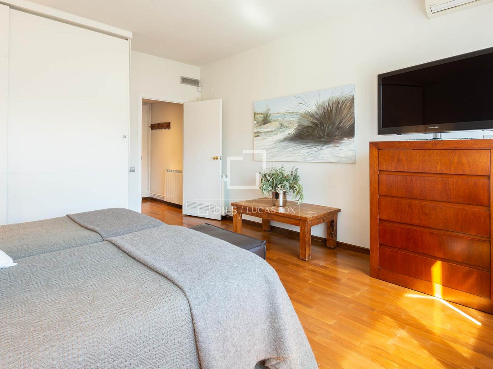 Apartamento en Barcelona, España 5 dormitorios, 204 m2 No. 192759