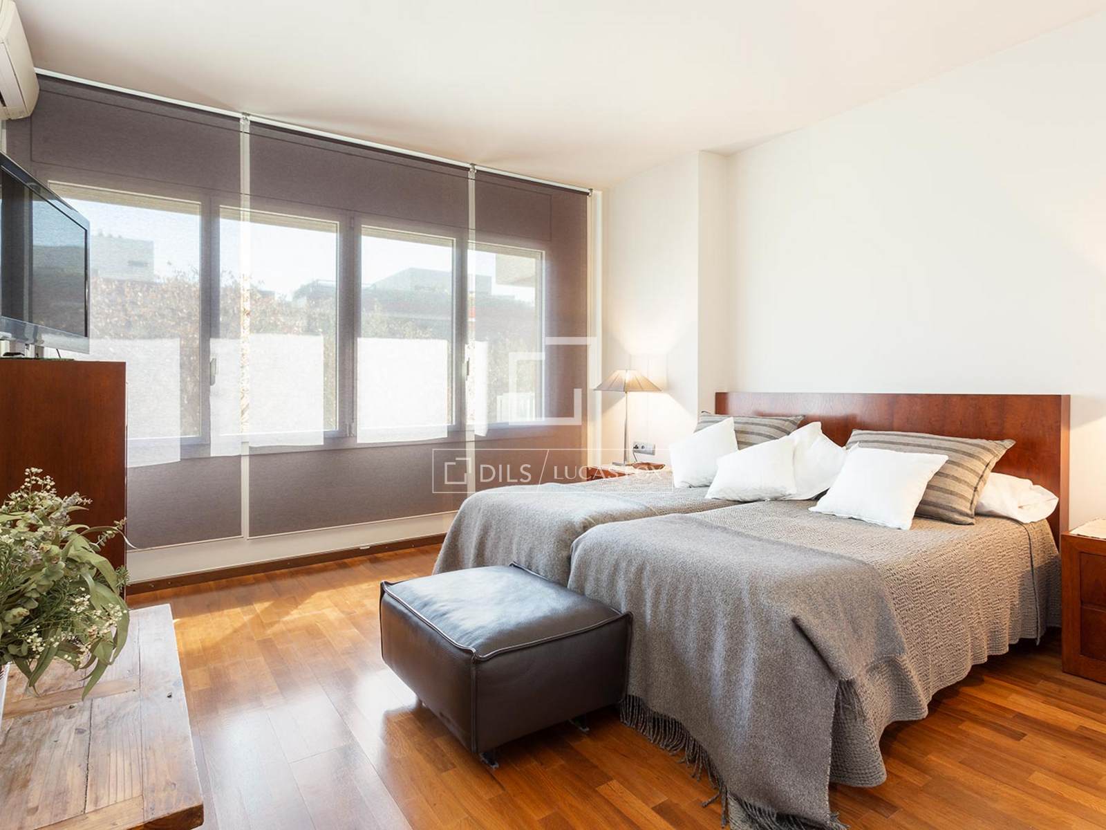 Apartamento en Barcelona, España 5 dormitorios, 204 m2 No. 192759