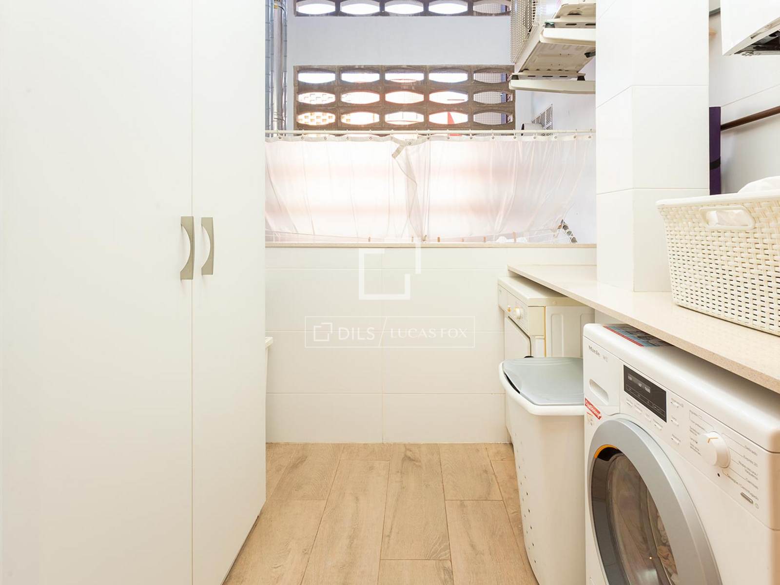 Apartamento en Barcelona, España 5 dormitorios, 204 m2 No. 192759