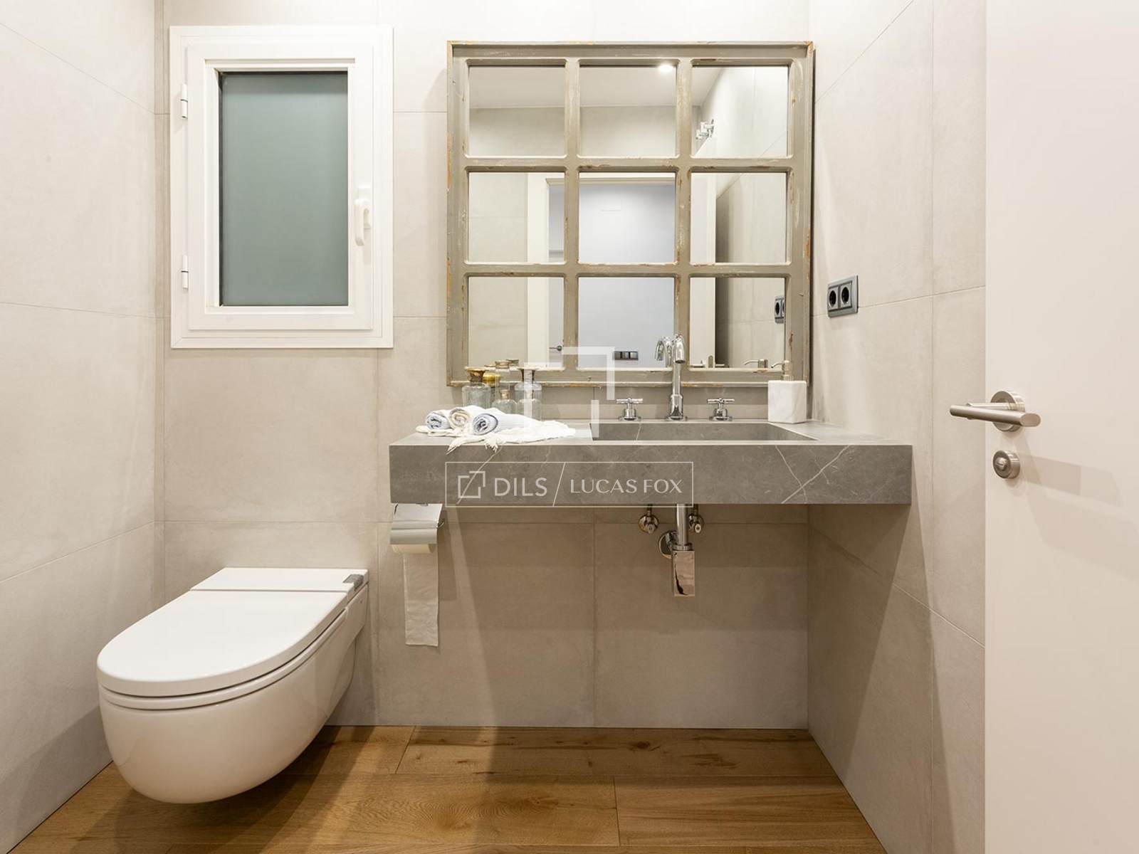 Apartamento en Barcelona, España 5 dormitorios, 204 m2 No. 192759