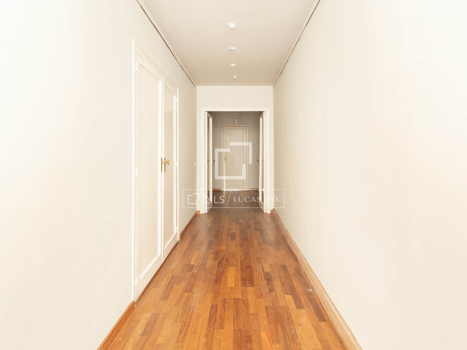 Wohnung in Barcelona, Spanien 5 Schlafzimmer, 244 m2 Nr. 192758