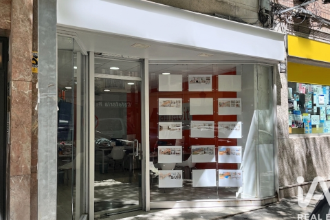 Commercial property in Madrid, Spain 100 sq.m. No. 192208