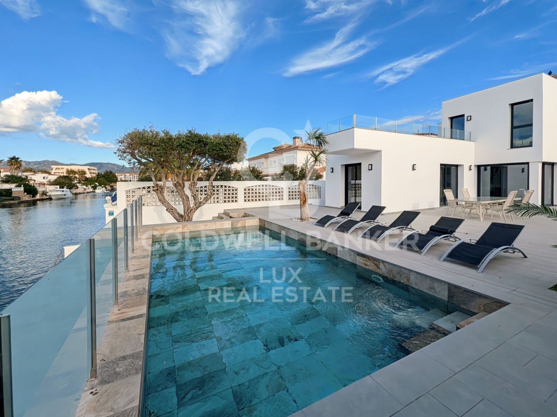 Villa Empuriabrava, Girona, Spānijā 5 istabas, 205 m2 Nr. 160347