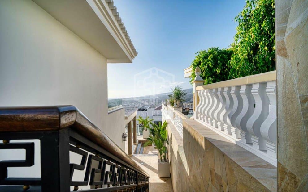 Villa i Adeje, Tenerife, Spanien 4 sovrum, 550 kvm. Nr. 164298