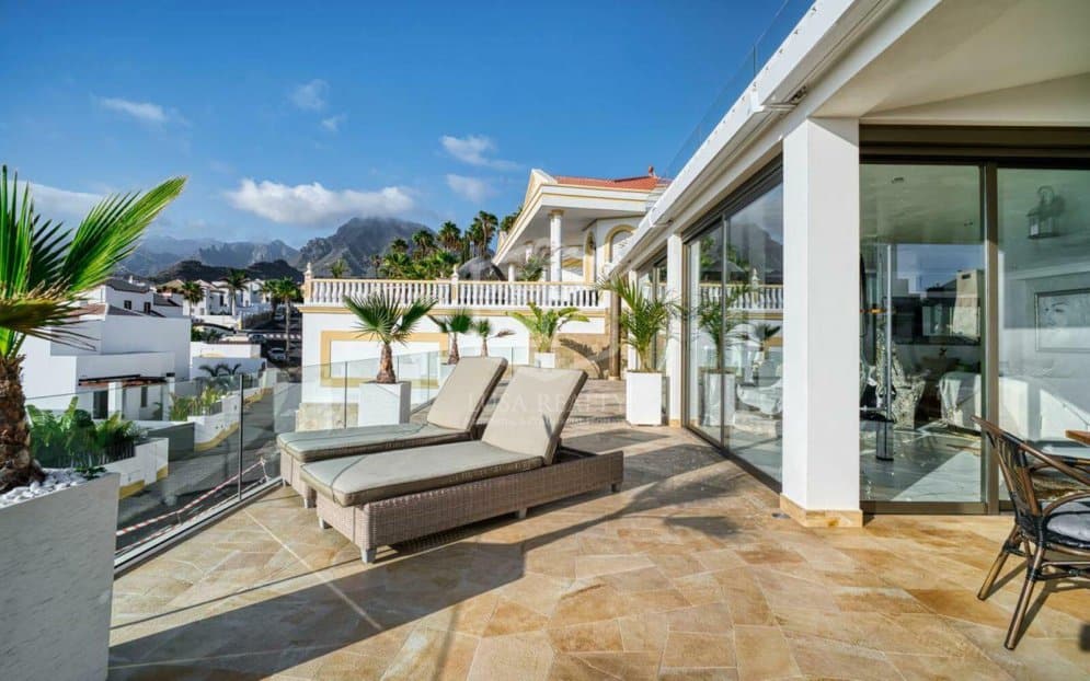 Villa i Adeje, Tenerife, Spanien 4 sovrum, 550 kvm. Nr. 164298