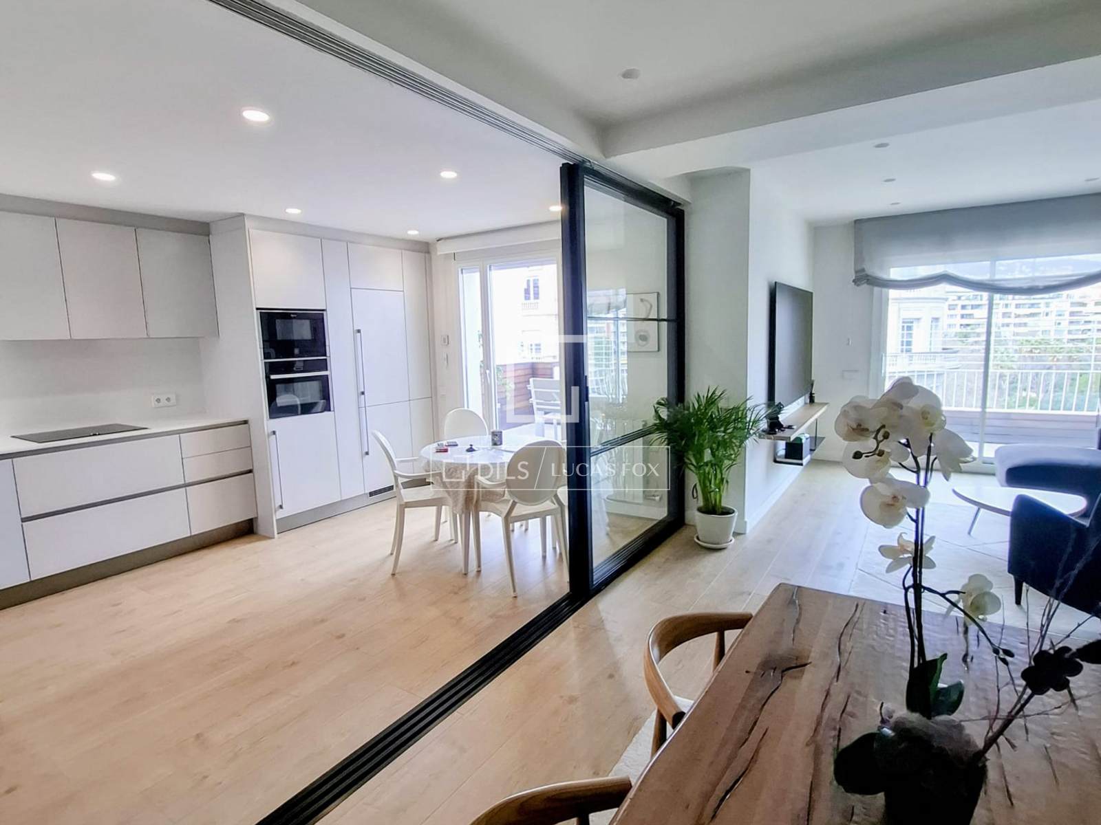 Wohnung in Barcelona, Spanien 5 Schlafzimmer, 146 m2 Nr. 160822