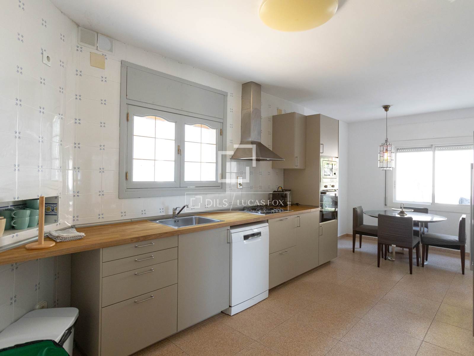 Villa a Premia De Dalt, Barcelona, Spagna 6 camere da letto, 406 mq. N° 192553