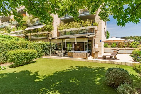 Huoneisto Barcelona, Espanja 4 makuuhuonetta, 198 m2 No. 192559