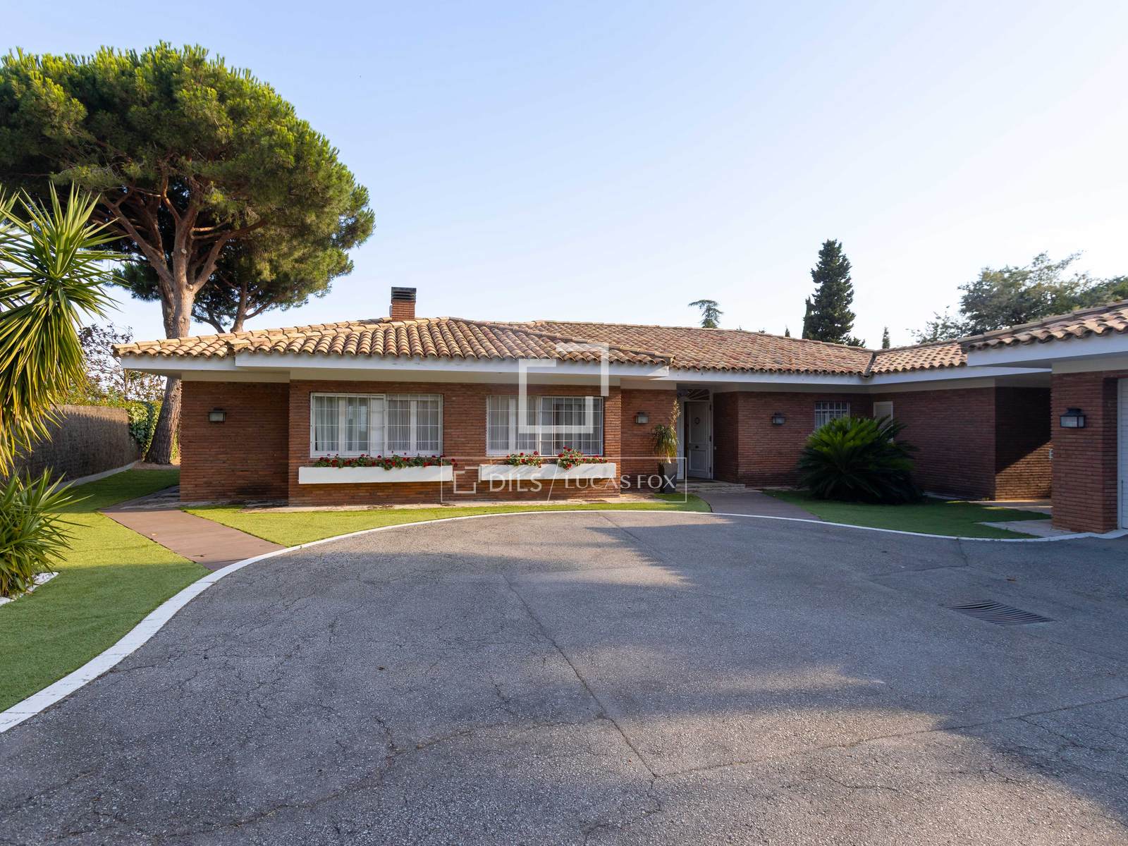 Villa a Sant Vicenc De Montalt, Barcelona, Spagna 6 camere da letto, 354 mq. N° 192555
