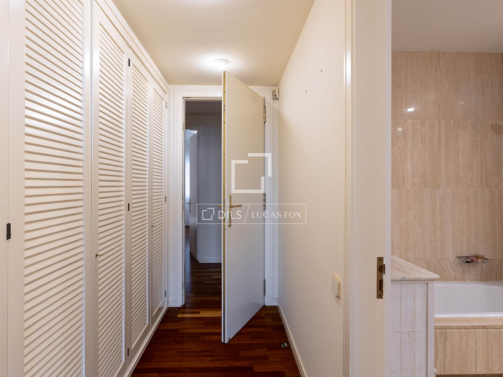 Villa a Sant Vicenc De Montalt, Barcelona, Spagna 6 camere da letto, 354 mq. N° 192555
