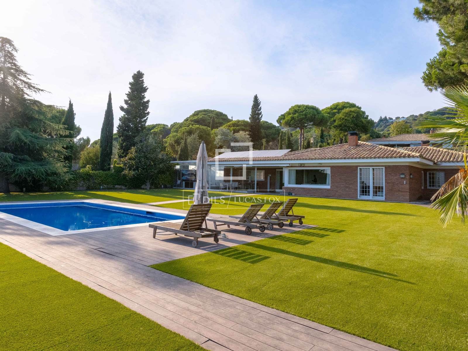 Villa a Sant Vicenc De Montalt, Barcelona, Spagna 6 camere da letto, 354 mq. N° 192555