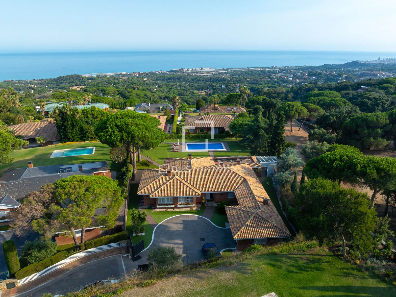 Villa a Sant Vicenc De Montalt, Barcelona, Spagna 6 camere da letto, 354 mq. N° 192555