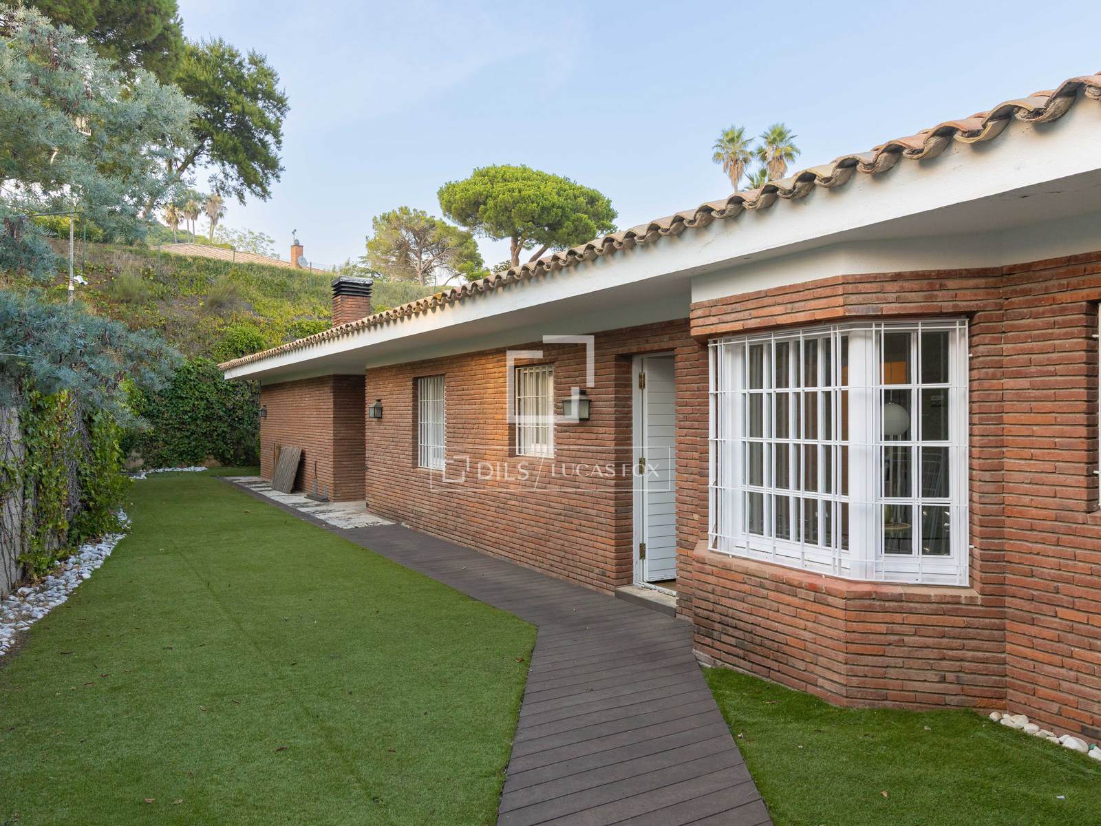 Villa a Sant Vicenc De Montalt, Barcelona, Spagna 6 camere da letto, 354 mq. N° 192555