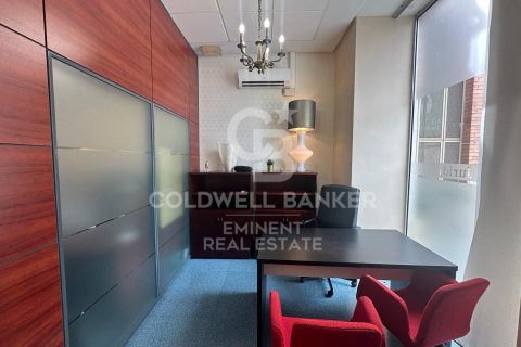 Commercial property in Barcelona, Spain 181 sq.m. No. 179076