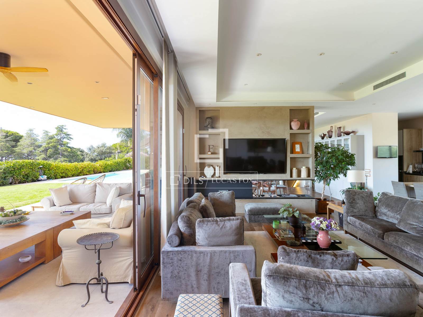 Villa in Sant Vicenc De Montalt, Barcelona, Spain 5 bedrooms, 500 sq.m. No. 192723