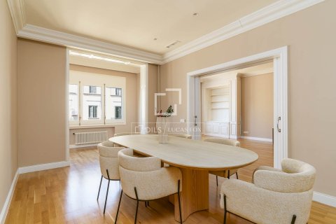 Apartment à Barcelona, Espagne 4 chambres, 218 m2 No. 192726