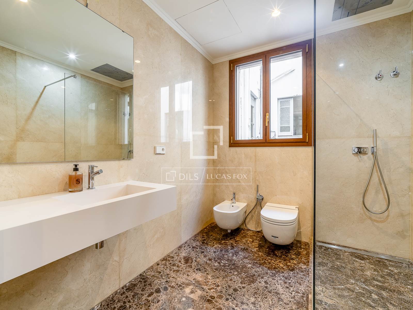 Apartment in Barcelona, Spain 4 bedrooms, 218 sq.m. No. 192726