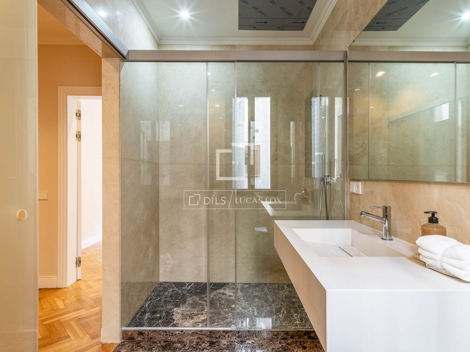 Apartment in Barcelona, Spain 4 bedrooms, 218 sq.m. No. 192726