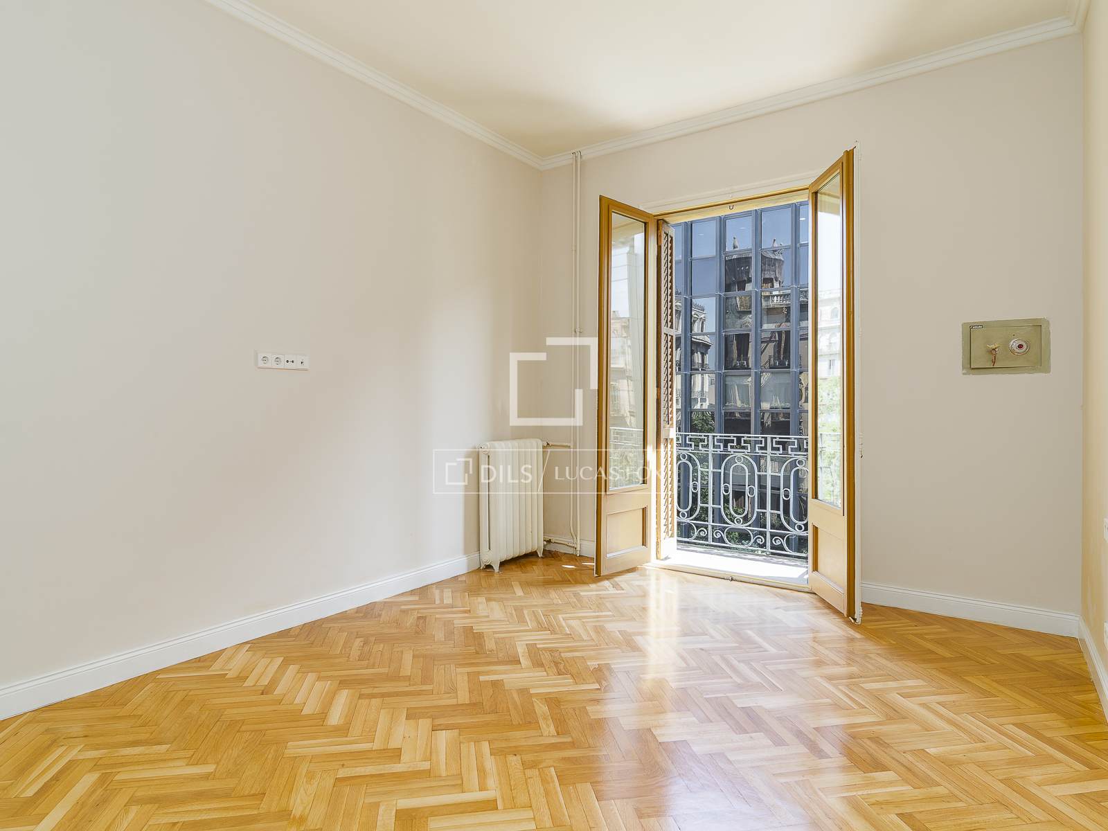 Apartment in Barcelona, Spain 4 bedrooms, 218 sq.m. No. 192726