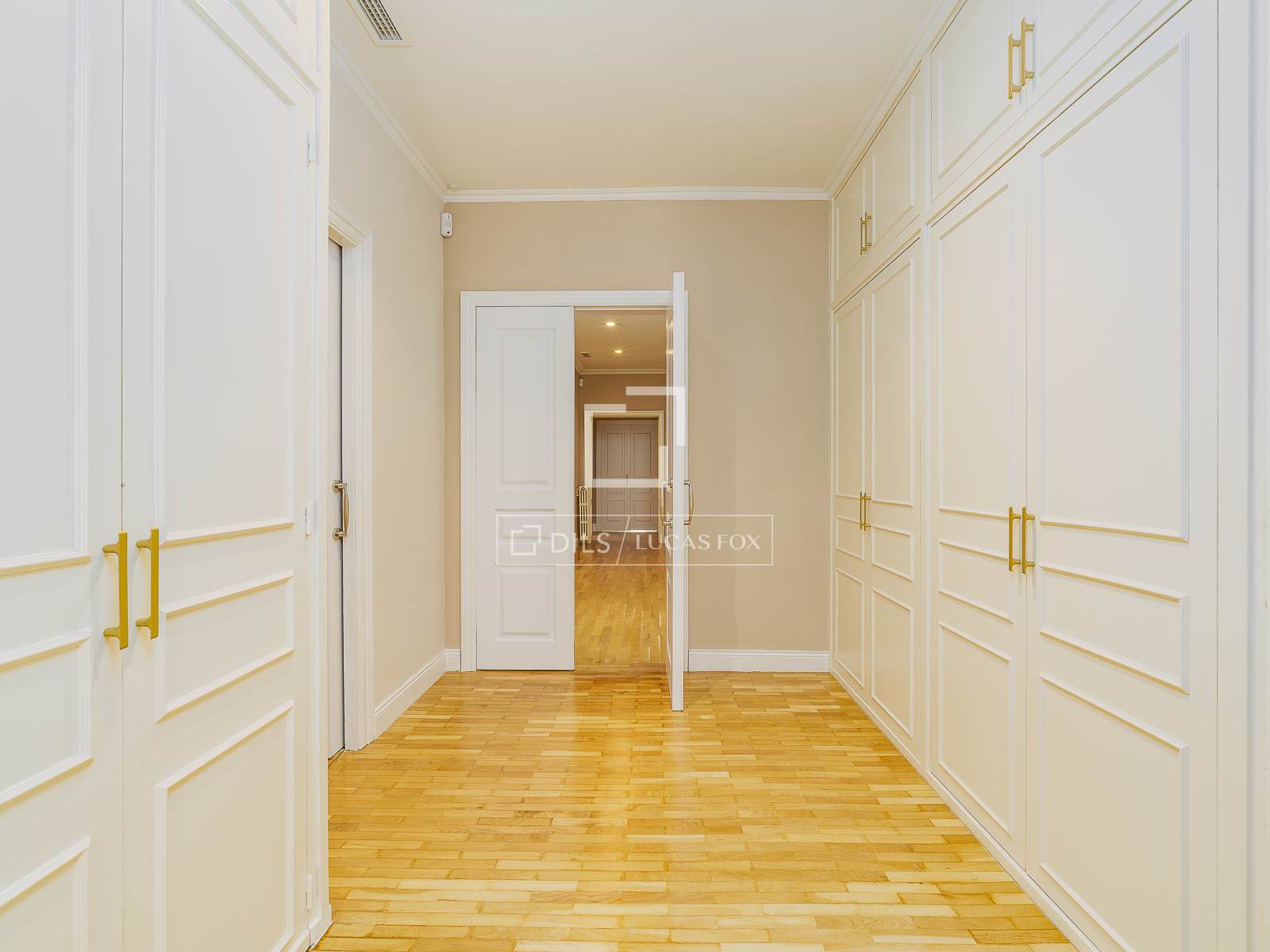Apartment in Barcelona, Spain 4 bedrooms, 218 sq.m. No. 192726