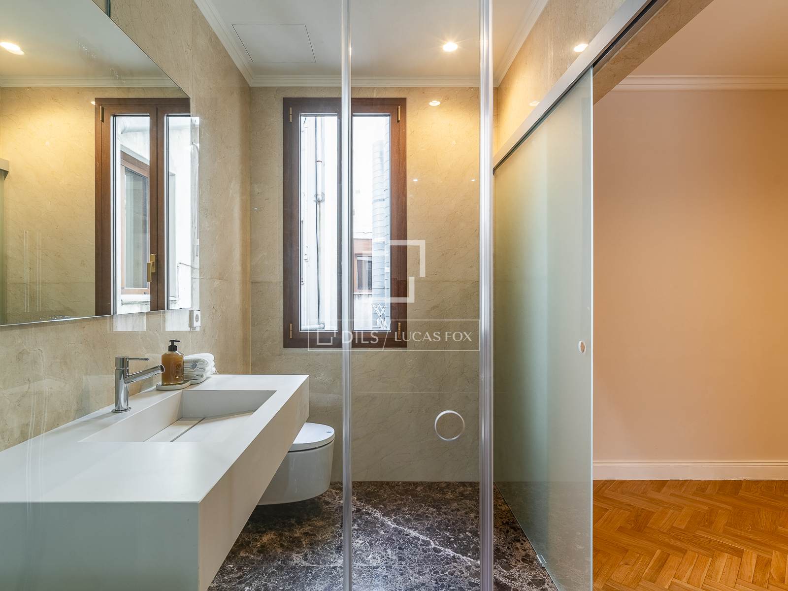 Apartment in Barcelona, Spain 4 bedrooms, 218 sq.m. No. 192726