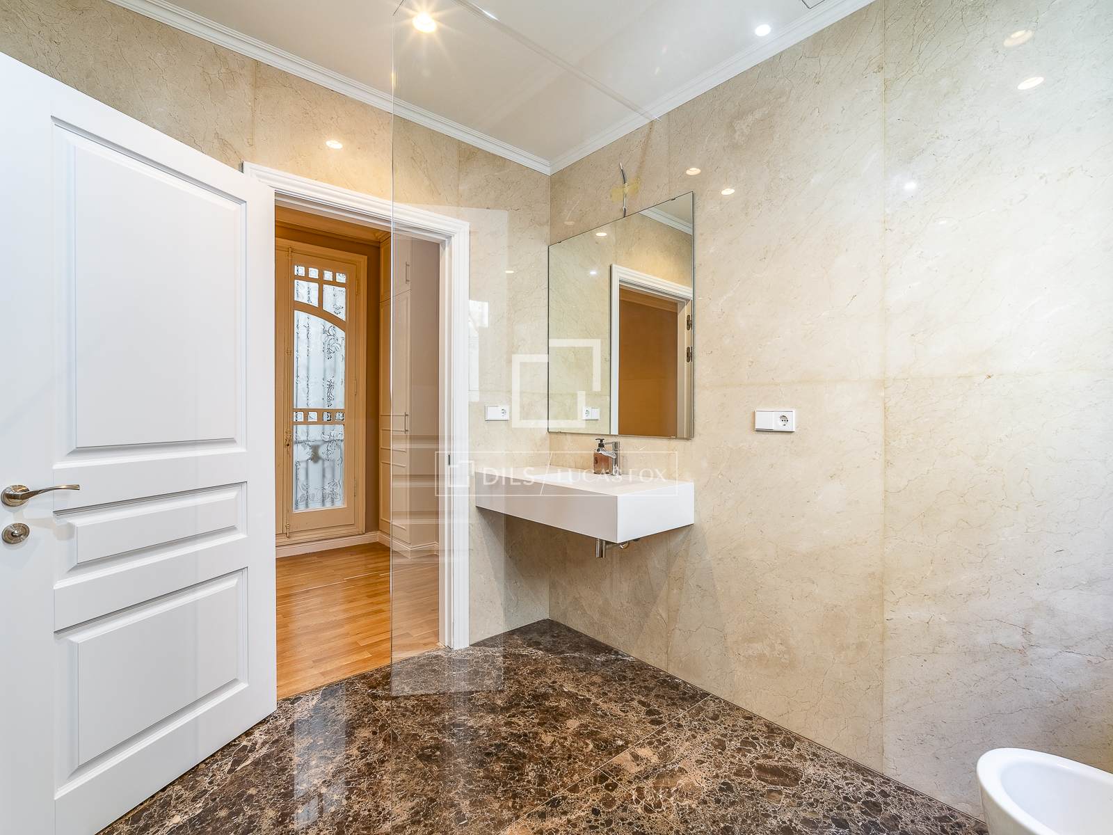Apartment in Barcelona, Spain 4 bedrooms, 218 sq.m. No. 192726
