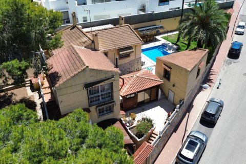 Villa in Los Balcones, Alicante, Spain 4 bedrooms, 257 sq.m. No. 189602