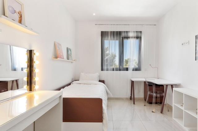 Townhouse in Villamartin, Alicante, Spain 3 bedrooms, 134 sq.m. No. 189729