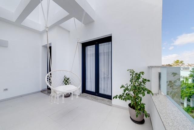 Townhouse in Villamartin, Alicante, Spain 3 bedrooms, 134 sq.m. No. 189729